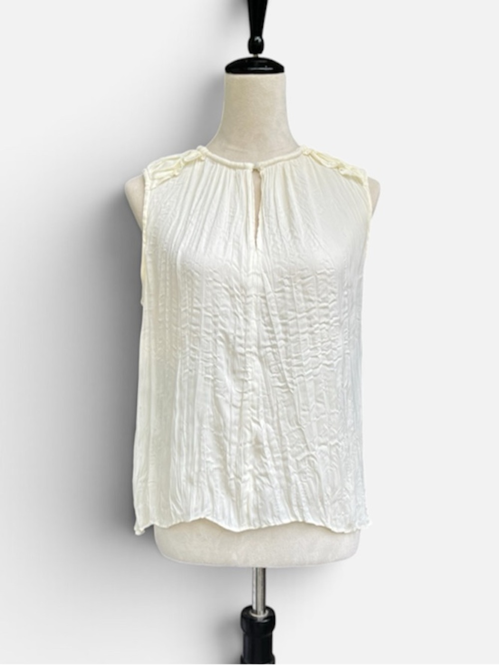 Hausen Crinkle Plissé Sleeveless Keyhole Blouse in Ivory Sz Small Buttery Soft